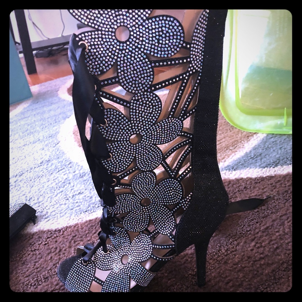 Tie up heels